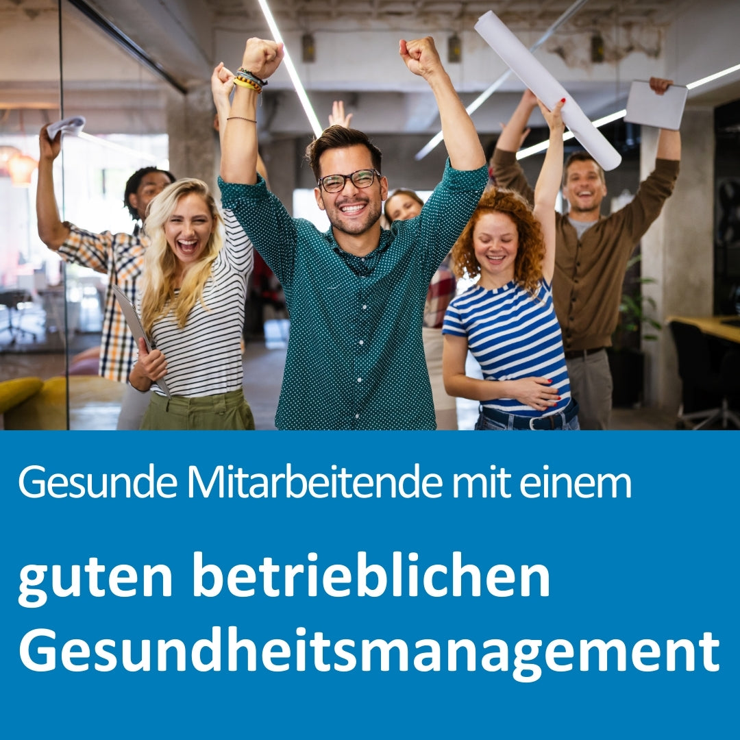 ine fröhliche Gruppe junger Mitarbeitender jubelt gemeinsam in einem modernen Büro. Sie wirken motiviert, gesund und voller Energie – einige halten Unterlagen oder Pläne in den Händen. Die Szene strahlt Teamgeist und Begeisterung aus. Im unteren Bildbereich steht der Text: „Gesunde Mitarbeitende mit einem guten betrieblichen Gesundheitsmanagement“.