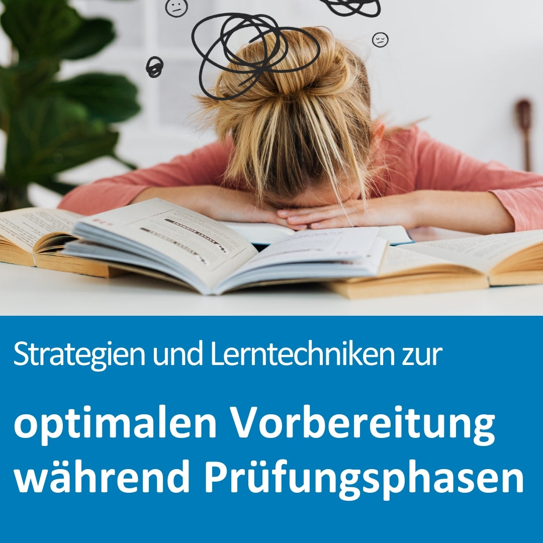 Eine junge Frau sitzt an einem Schreibtisch und hat erschöpft den Kopf auf ihre verschränkten Arme gelegt. Vor ihr liegen mehrere geöffnete Bücher. Über ihrem Kopf sind gezeichnete Kritzeleien und traurige Symbole eingeblendet, die mentale Überforderung darstellen. Der Text auf dem Bild lautet: „Strategien und Lerntechniken zur optimalen Vorbereitung während Prüfungsphasen“.