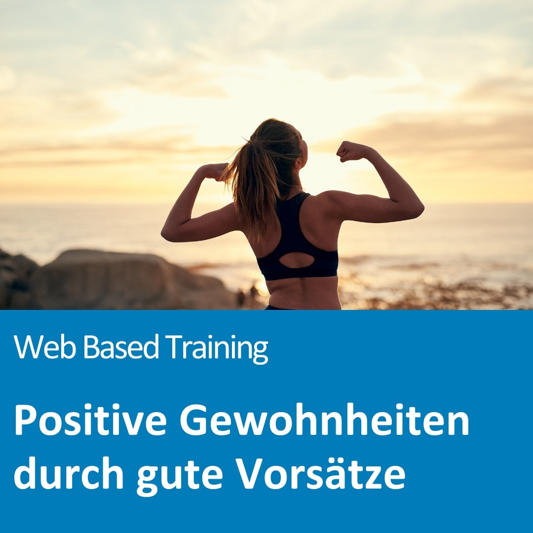 Eine sportliche Frau steht in Trainingskleidung mit dem Rücken zur Kamera auf einem Felsen am Meer bei Sonnenuntergang. Sie hebt beide Arme an und zeigt ihre Muskeln in einer stolzen Pose. Der Himmel ist warm gefärbt. Auf dem Bild steht: „Web Based Training – Positive Gewohnheiten durch gute Vorsätze“.