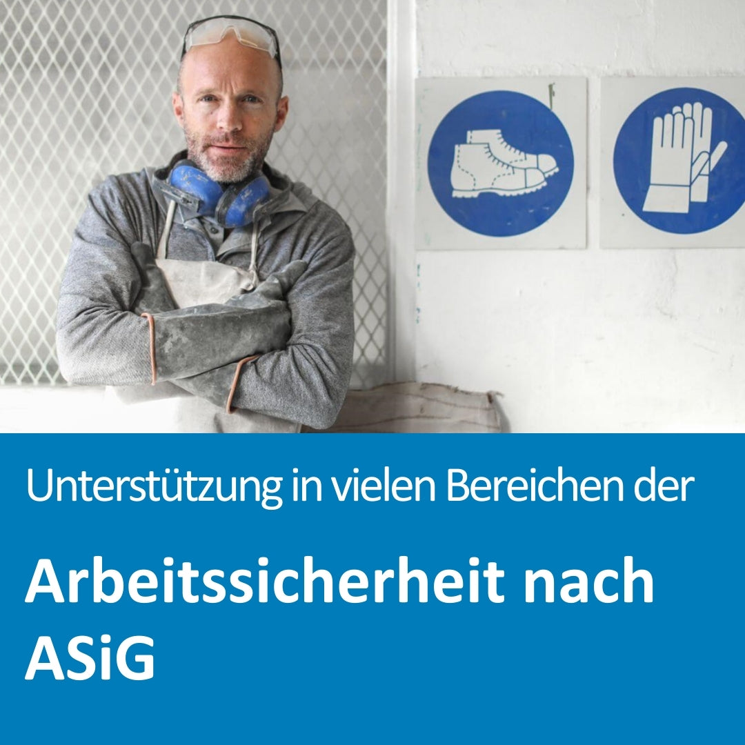 Ein Handwerker steht mit verschränkten Armen und persönlicher Schutzausrüstung – darunter Gehörschutz, Handschuhe und Schutzbrille – vor einer weißen Wand mit Sicherheitssymbolen für Schutzschuhe und Schutzhandschuhe. Der Text auf dem Bild lautet: „Unterstützung in vielen Bereichen der Arbeitssicherheit nach ASiG“.