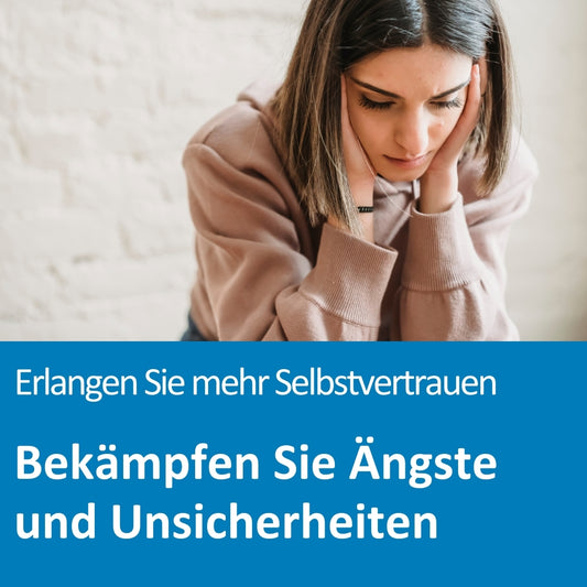 Eine junge Frau mit braunen Haaren sitzt mit gesenktem Blick und hält ihren Kopf nachdenklich in den Händen. Ihre Mimik wirkt traurig oder besorgt, was ein Gefühl innerer Anspannung oder Unsicherheit vermittelt. Sie trägt einen beigen Kapuzenpullover. Der Text auf dem Bild lautet: „Erlangen Sie mehr Selbstvertrauen – Bekämpfen Sie Ängste und Unsicherheiten“.
