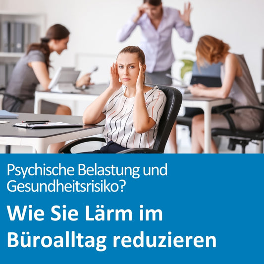 In einem Großraumbüro sitzen mehrere Menschen an Schreibtischen. Eine Frau im Vordergrund hält sich gestresst die Ohren zu, während andere im Hintergrund laut telefonieren oder diskutieren. Die Szene vermittelt Unruhe und psychische Belastung durch Lärm im Arbeitsumfeld. Im unteren Bildbereich steht der Text: „Psychische Belastung und Gesundheitsrisiko? Wie Sie Lärm im Büroalltag reduzieren“.
