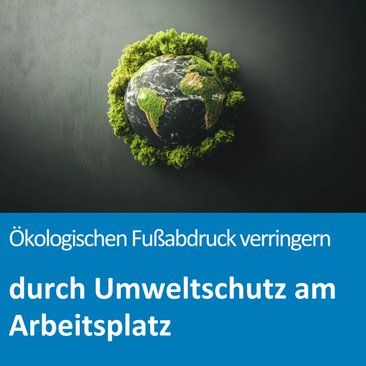 Darstellung einer mit Moos bewachsenen Erde vor dunklem Hintergrund. Text im Bild: „Ökologischen Fußabdruck verringern durch Umweltschutz am Arbeitsplatz“.