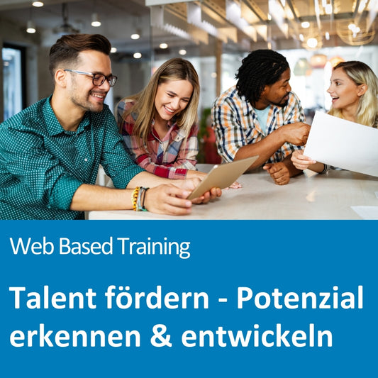 Vier junge Erwachsene sitzen gemeinsam an einem Tisch in einem modernen Büro oder Coworking Space. Sie wirken motiviert und lachen, während sie gemeinsam mit digitalen Geräten und Dokumenten arbeiten – eine lebendige Szene der Teamarbeit. Der Fokus liegt auf positiver Zusammenarbeit und Förderung. Der Text auf dem Bild lautet: „Web Based Training – Talent fördern – Potenzial erkennen & entwickeln“.